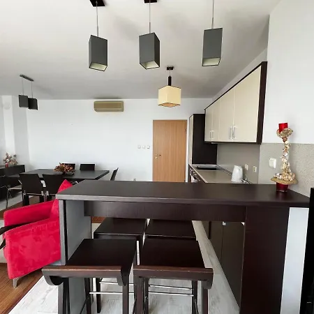 Modern Beachfront With Pool Appartement