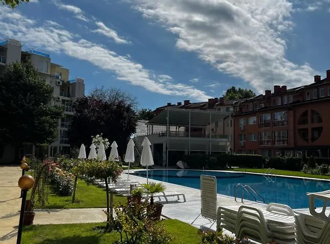 Appartement Modern Beachfront With Pool Ravda