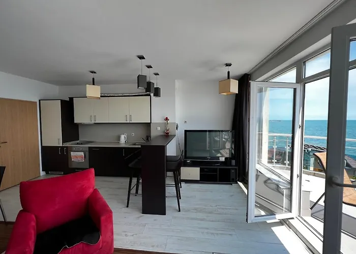 Modern Beachfront With Pool Appartement