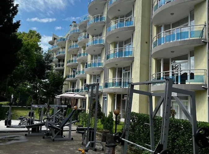 Appartement Modern Beachfront With Pool *