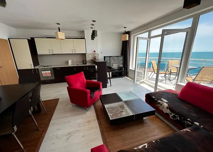 Modern Beachfront With Pool Appartement