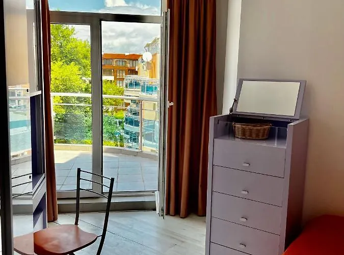 Appartement Modern Beachfront With Pool