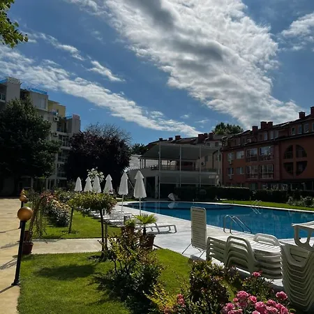 Apartment Modern Beachfront With Pool Ravda